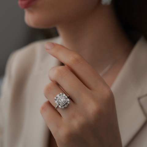 0.88 KARAT BAGET PIRLANTA YÜZÜK