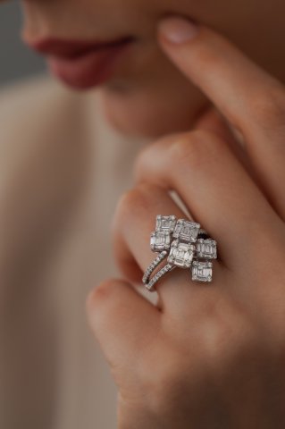 1.45 KARAT BAGET PIRLANTA YÜZÜK
