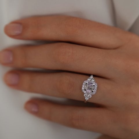 0.78 KARAT BAGET PIRLANTA YÜZÜK