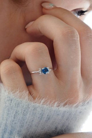0.66 KARAT SAFİR PIRLANTA YÜZÜK