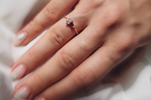 0.42 KARAT RUBY PIRLANTA YÜZÜK