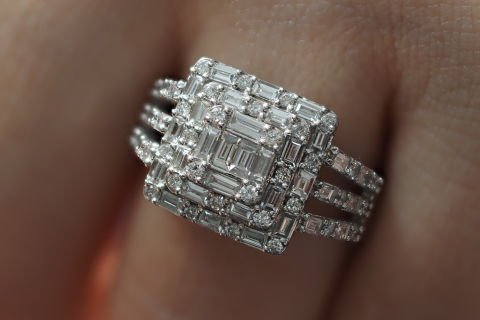 1.54 KARAT BAGET PIRLANTA YÜZÜK