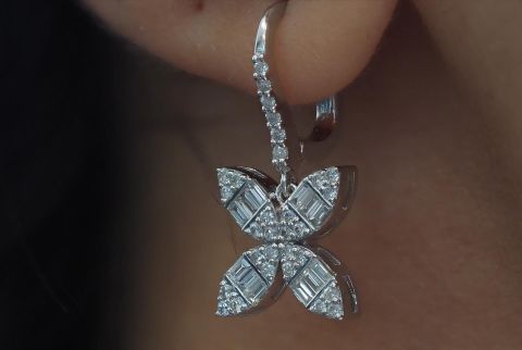 0.76 Karat Baget Pırlanta Küpe