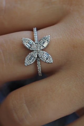 0.52 Karat Baget Pırlanta Yüzük