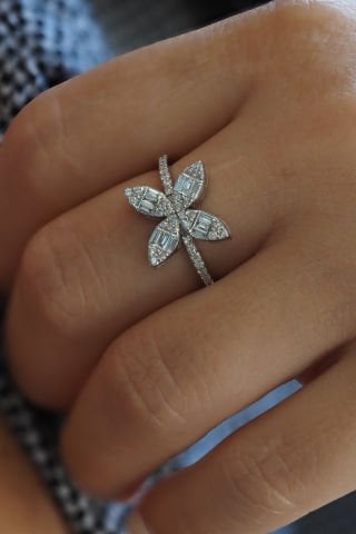 0.52 Karat Baget Pırlanta Yüzük