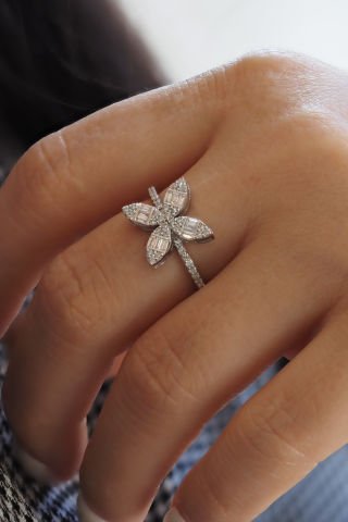 0.52 Karat Baget Pırlanta Yüzük