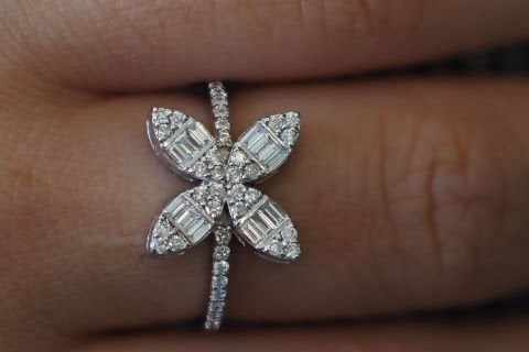0.52 Karat Baget Pırlanta Yüzük