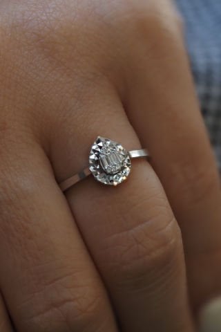 0.08 Karat Baget Pırlanta Yüzük