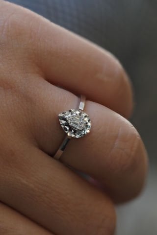 0.08 Karat Baget Pırlanta Yüzük