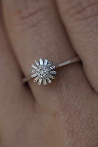 0.18 Karat Baget Pırlanta Yüzük
