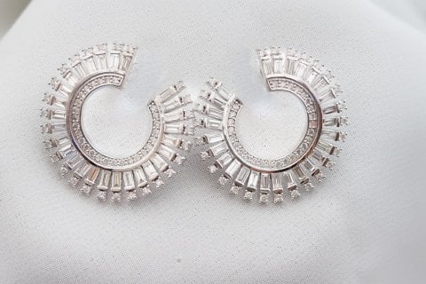2.16 KARAT BAGET PIRLANTA KÜPE