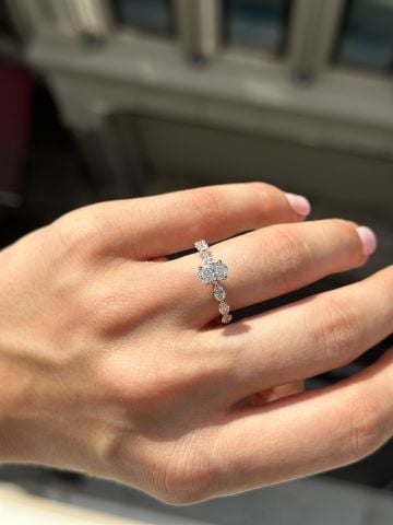 1.40  Karat oval pırlanta tektaş yüzük