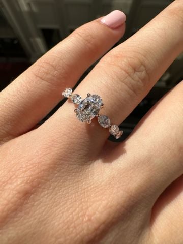 1.40  Karat oval pırlanta tektaş yüzük