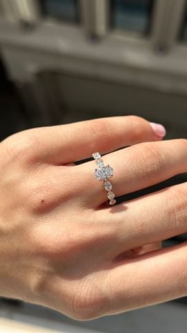 1.40  Karat oval pırlanta tektaş yüzük