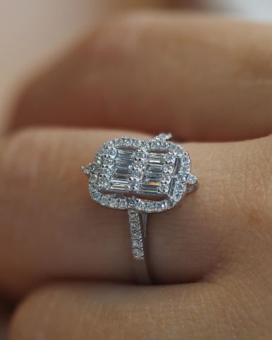 0.56 Karat Baget Pırlanta Yüzük