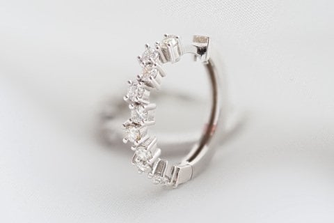 0.72 KARAT PIRLANTA KÜPE