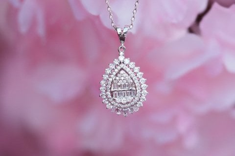 0.92 KARAT BAGET PIRLANTA KOLYE