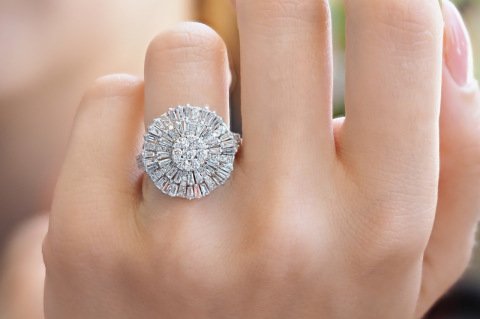 1.64 KARAT BAGET PIRLANTA YÜZÜK