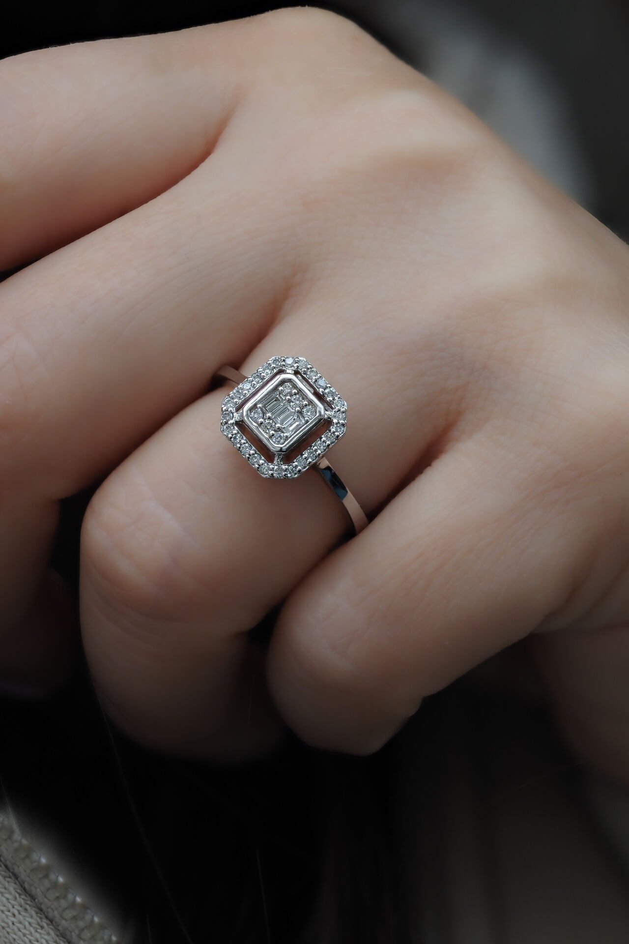 0.27 karat Baget Pırlanta Yüzük