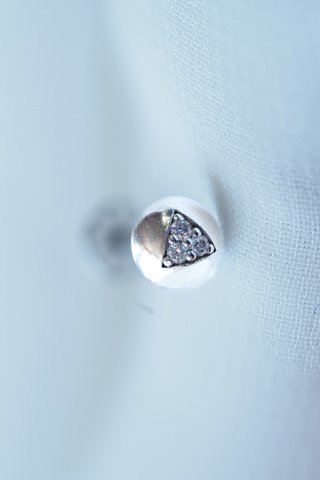0.02 KARAT PIRLANTA TRAGUS KÜPE