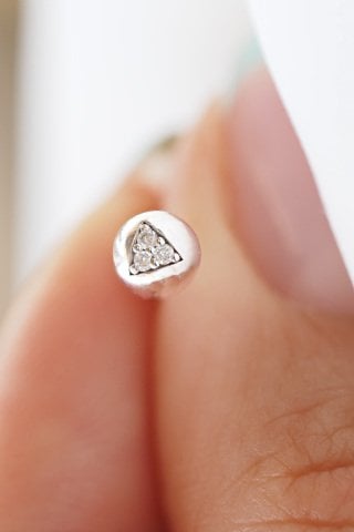 0.02 KARAT PIRLANTA TRAGUS KÜPE