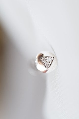 0.02 KARAT PIRLANTA TRAGUS KÜPE