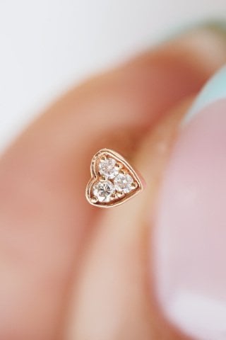 0.02 KARAT PIRLANTA KALP TRAGUS KÜPE