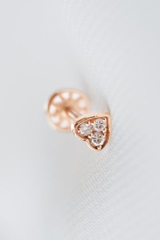 0.02 KARAT PIRLANTA KALP TRAGUS KÜPE