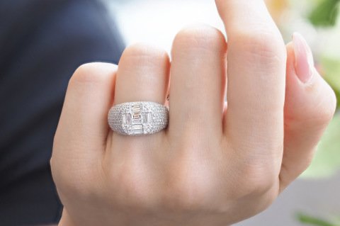 1.68 KARAT BAGET PIRLANTA YÜZÜK