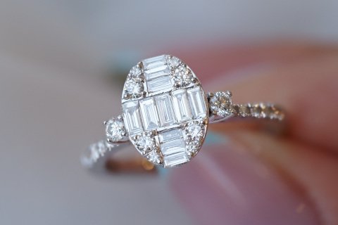 0.63 KARAT BAGET PIRLANTA YÜZÜK