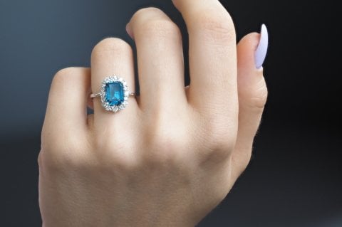 3.53 KARAT LONDON BLUE PIRLANTA YÜZÜK