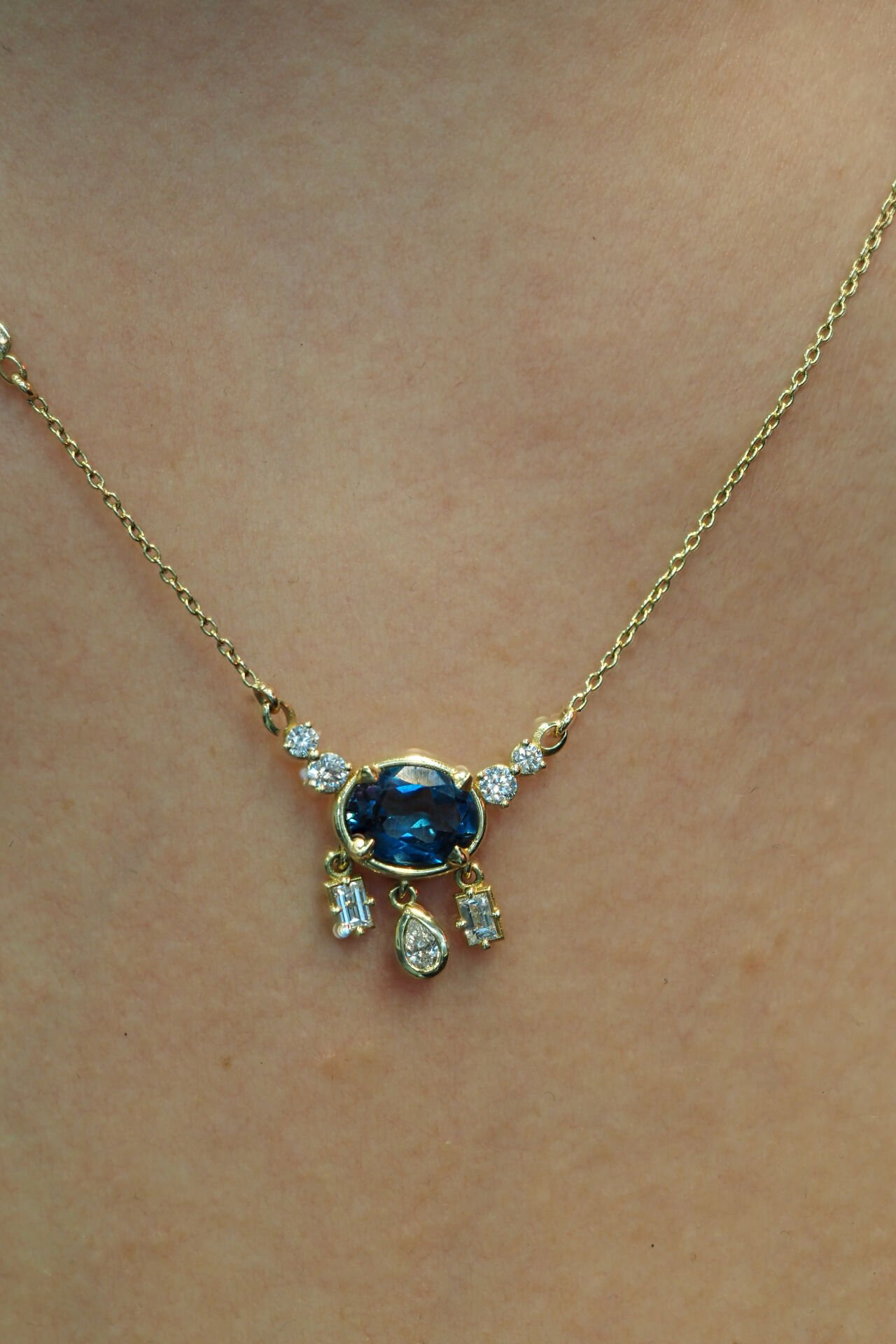 1.80 karat Blue London & Pırlanta Kolye