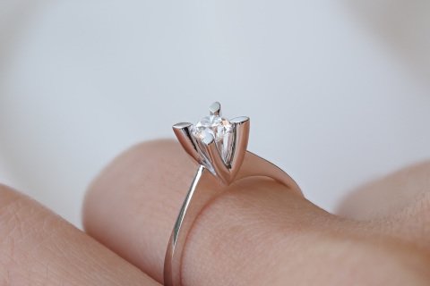 0.32 KARAT TEKTAŞ PIRLANTA YÜZÜK