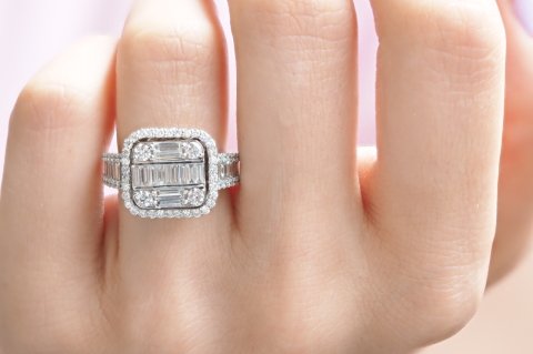 2.28 KARAT BAGET PIRLANTA YÜZÜK