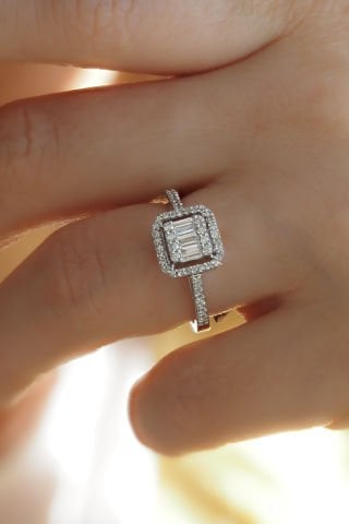 0.49 Karat Baget Pırlanta Yüzük