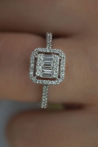 0.49 Karat Baget Pırlanta Yüzük