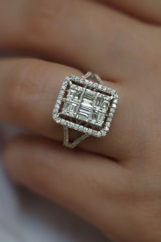 0.88 Karat Baget Pırlanta Yüzük