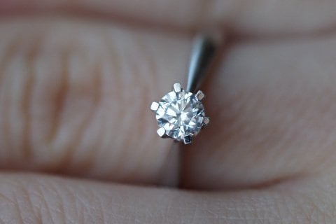 0.37 KARAT TEKTAŞ PIRLANTA YÜZÜK