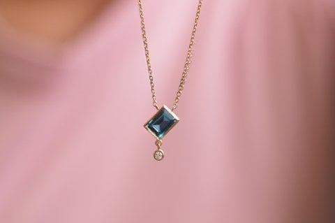 1.25 KARAT LONDON BLUE KOLYE