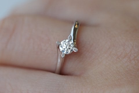0.32 KARAT TEKTAŞ PIRLANTA YÜZÜK