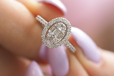 0.58 KARAT BAGET PIRLANTA YÜZÜK