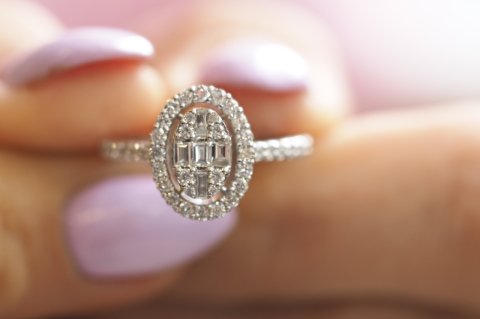 0.58 KARAT BAGET PIRLANTA YÜZÜK